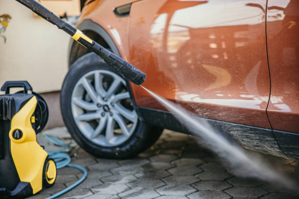 Best Roof Power Washing Services  in Earlham, IA