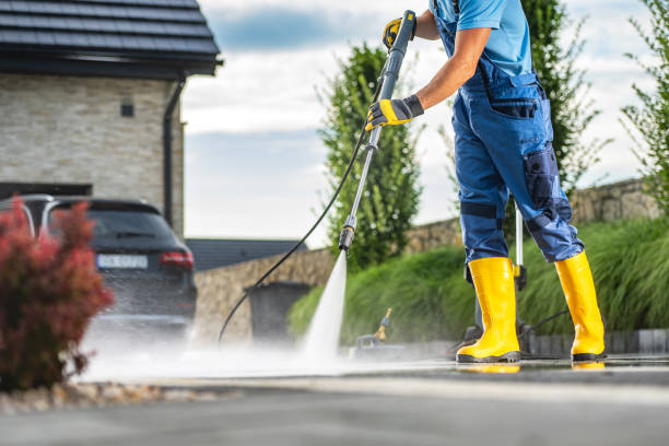 Best Deck Pressure Washing  in Earlham, IA